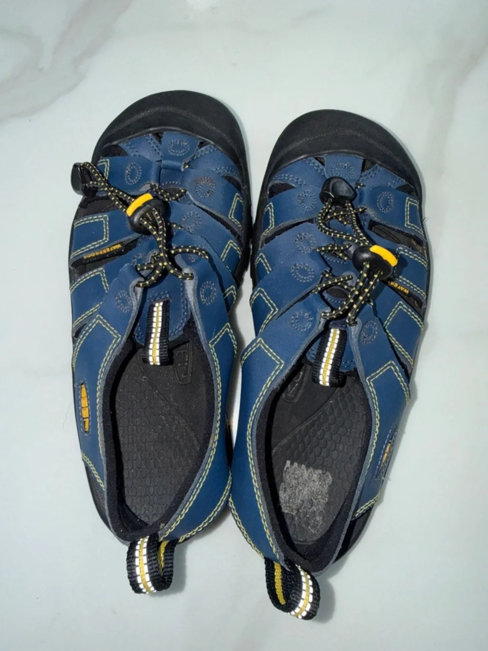 Keen rugged closed